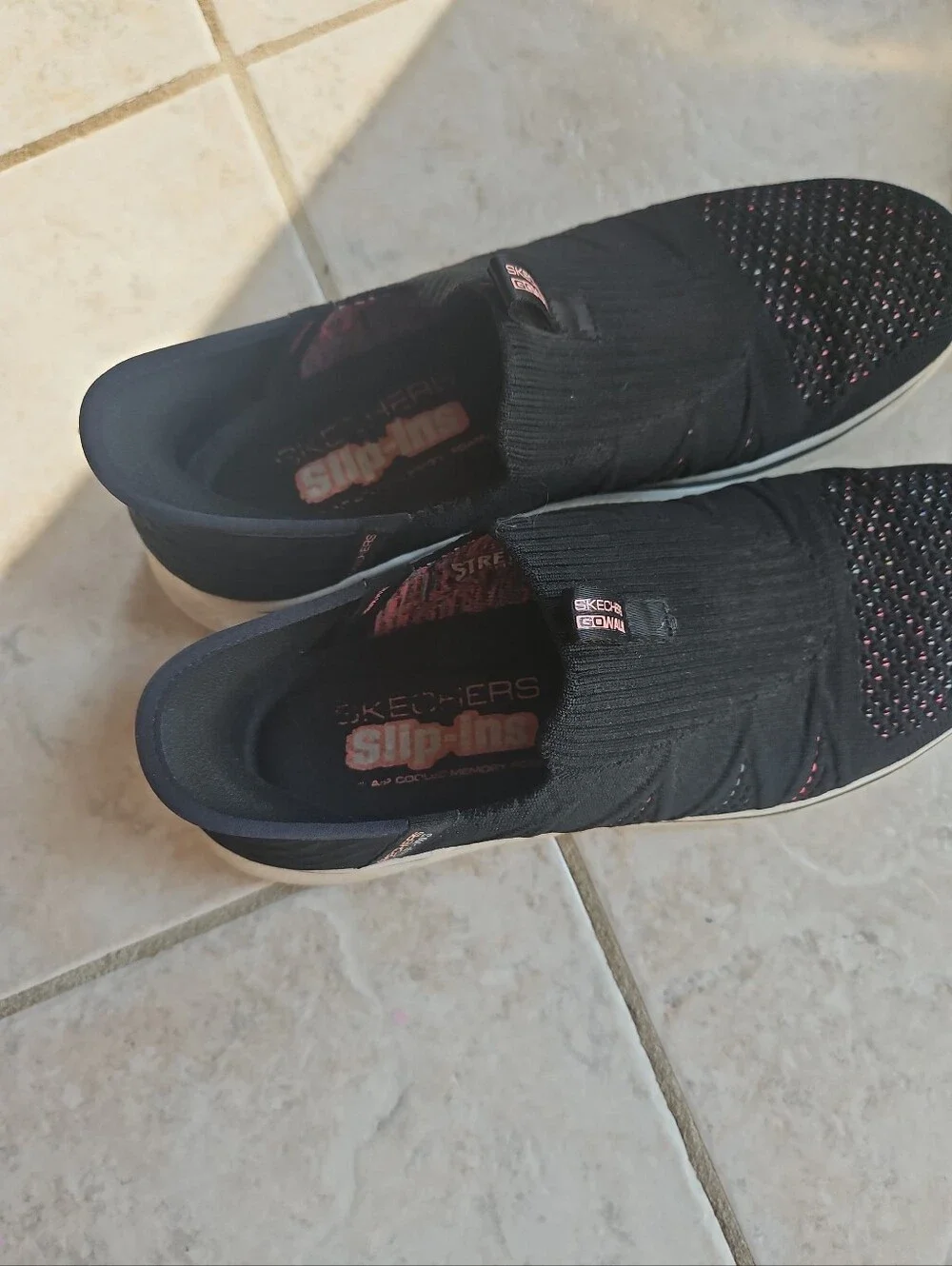 Skechers GOwalk Slip-Ins Hands Free Sneakers Women's Size 9 Black
